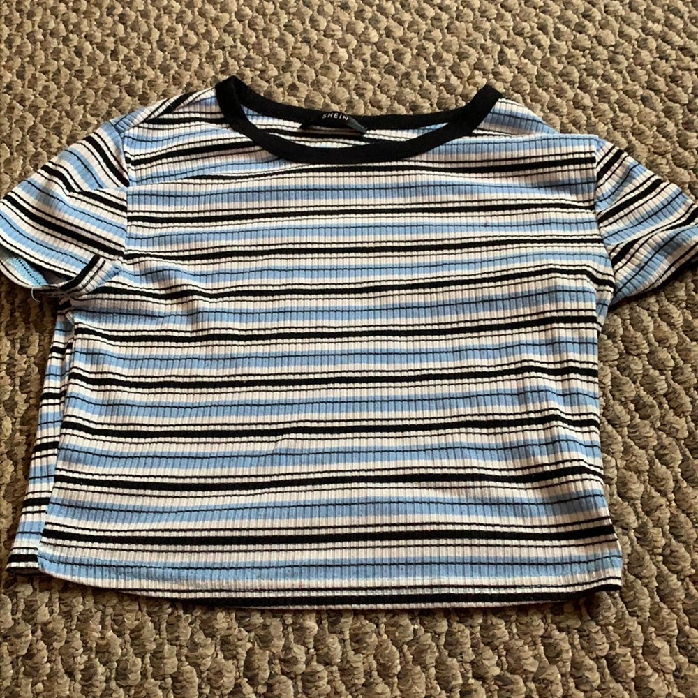 women’s crop top